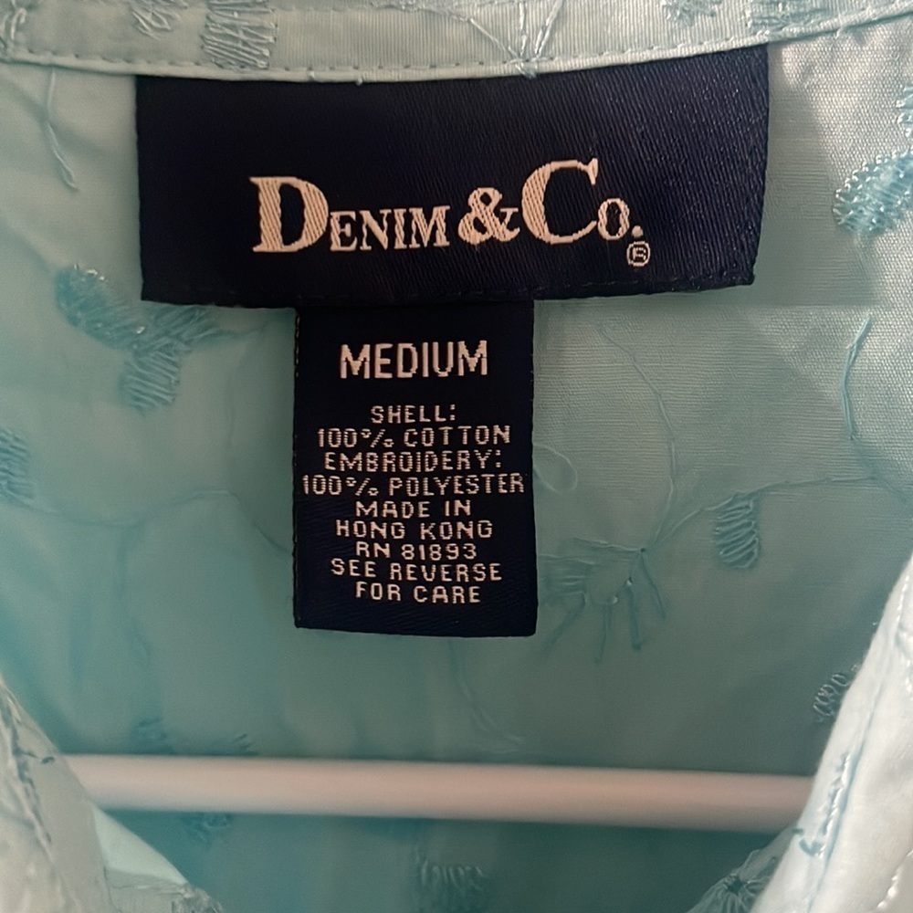Denim & Co All Over Embroidered Button Up Top Medium - Picture 2 of 4